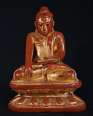 Antike Holz-Buddha-Statue aus Burma, sitzend in Bhūmisparśa-Mudrā auf Lotussockel, Frontansicht