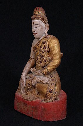 Buddha-Statue aus Myanmar, Holz mit vergoldetem Gewand und Einlagen, Dreiviertelansicht links