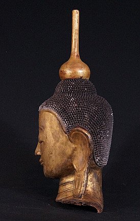 Boeddhahoofd in lakwerk uit Myanmar, Shan (Tai Yai), rechter zijaanzicht met haartextuur en ushnisha