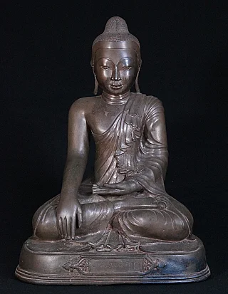 Bronze-Buddha aus Myanmar im Mandalay-Stil, sitzend in Bhūmisparśa-Mudrā, Frontalansicht