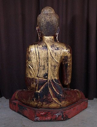 Wooden Buddha statue from Burma (Myanmar), Mandalay period, rear view with robe drapery