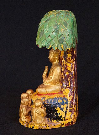 Oude Boeddha onder Bodhi boom