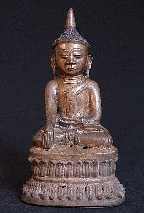Antike Shan-Buddha-Statue aus Bronze aus Burma, sitzend in Bhumisparsha-Mudra, Frontalansicht