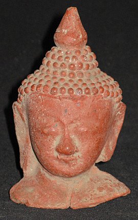 Gelakt Boeddhahoofd uit Birma (Myanmar), Ava-stijl, met krullenhaar en ushnisha, frontaal