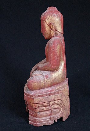 Sitzende Buddha-Statue aus Holz, Seitenansicht mit Arm über dem Knie und Abrieb an der Oberfläche