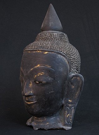 Boeddhahoofd uit Myanmar van lakwerk, driekwartaanzicht links met oor en haarlokken