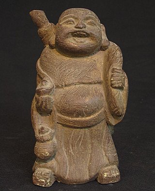 Staand houten Happy Buddha-beeld uit Birma, vooraanzicht met glimlach en draagstok