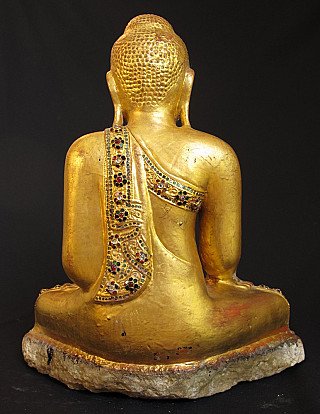 Sitzende Marmor-Buddha-Statue aus Myanmar, Rückansicht mit eingelegter Bordüre am Gewand